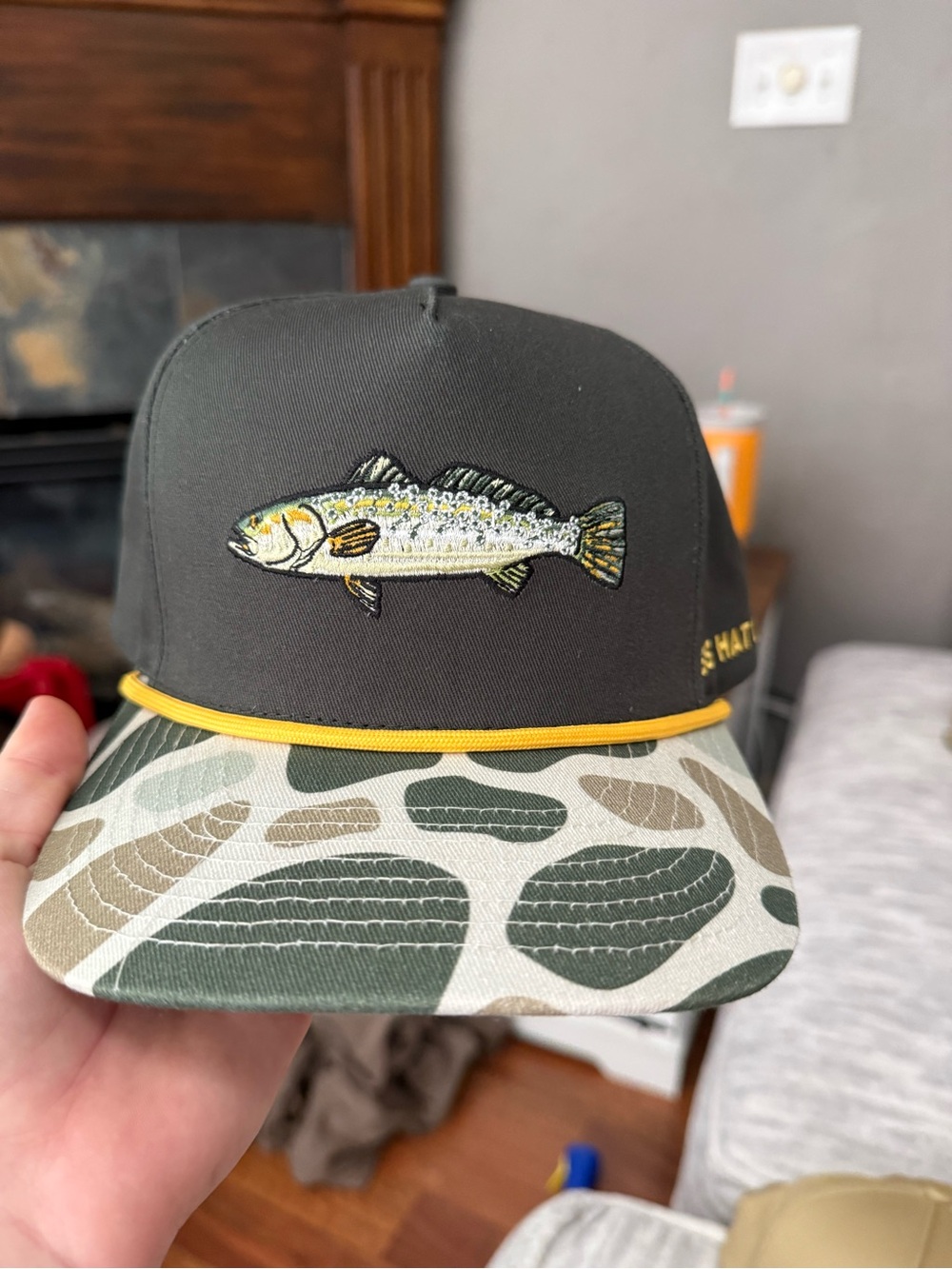 Southern StringFish Embroidered Snapback Hat - Gray & Camouflage